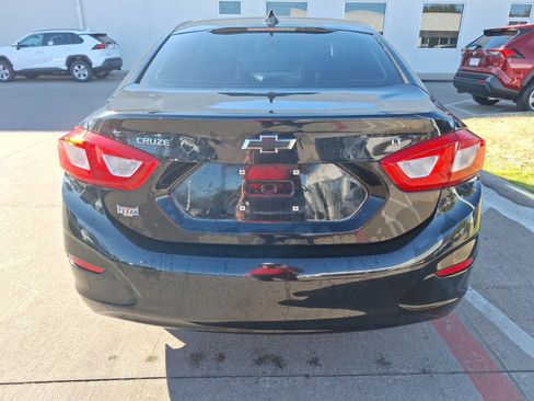 Used 2017 Chevrolet Cruze LT w/ Convenience Package image 5
