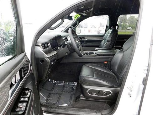 Used 2023 Jeep Wagoneer L Series II image 17