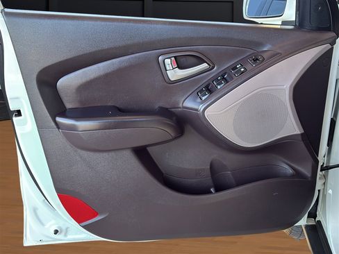 Used 2012 Hyundai Tucson GLS image 19