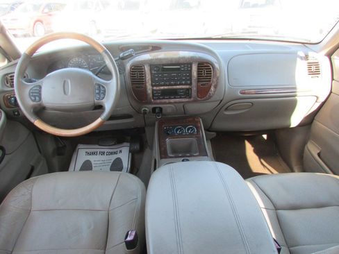 Used 2000 Lincoln Navigator Base 4dr SUV image 19