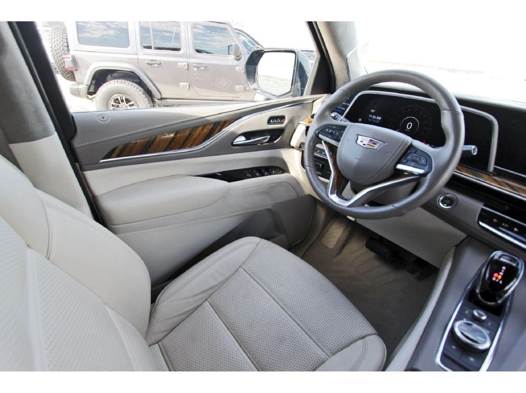Used 2021 Cadillac Escalade Premium Luxury Platinum w/ Heavy-Duty Trailer Package AWD/4WD image 8