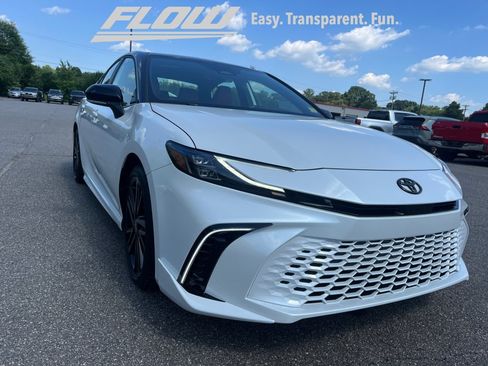 Used 2025 Toyota Camry XSE FWD image 24