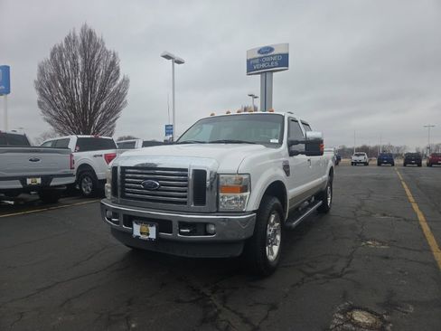 Used 2010 Ford F250 Lariat image 1