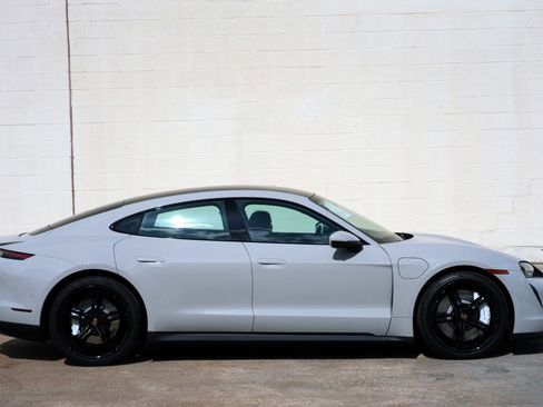 Used 2022 Porsche Taycan RWD image 52