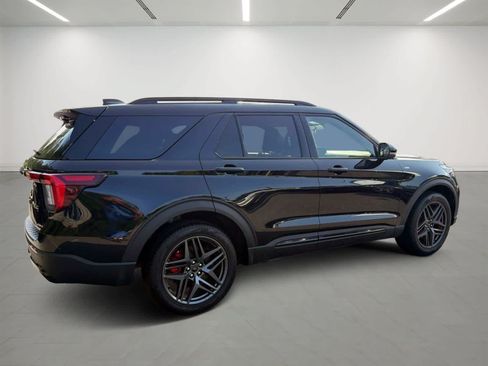 Used 2025 Ford Explorer ST-Line w/ ST-Line Street Pack AWD/4WD image 4