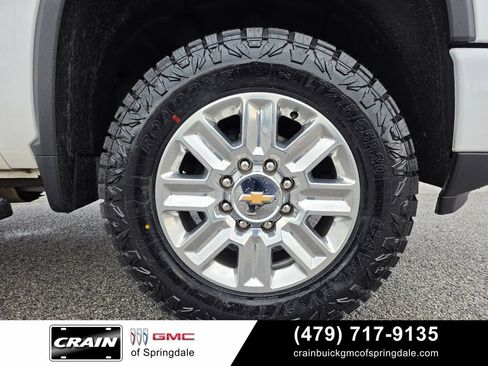 Used 2024 Chevrolet Silverado 2500 High Country w/ Technology Package AWD/4WD image 31