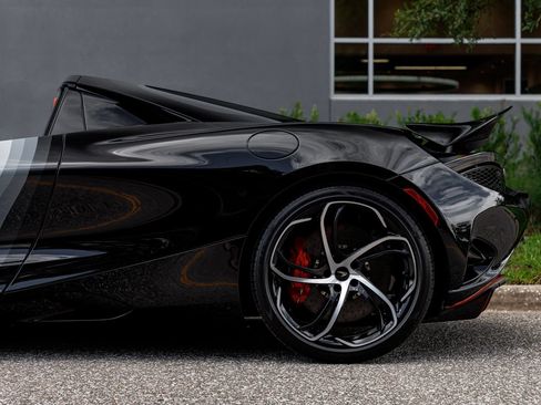 Used 2024 McLaren 750S Spider RWD image 32