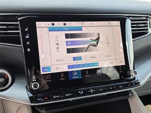 New 2026 Jeep Grand Wagoneer L 4WD w/ Premium Group I image 12