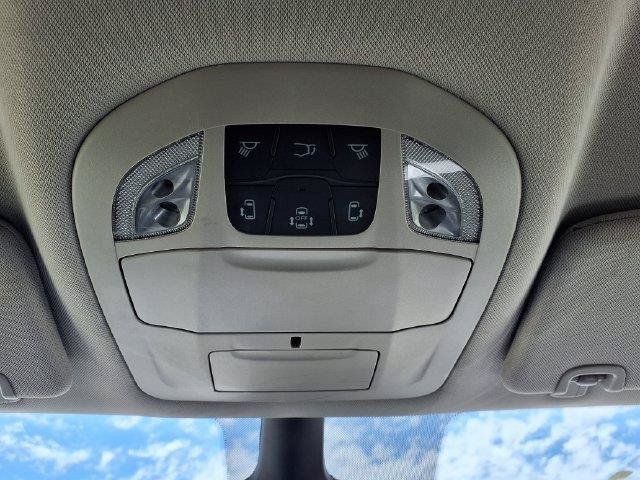 Used 2024 Chrysler Pacifica Touring-L FWD image 33