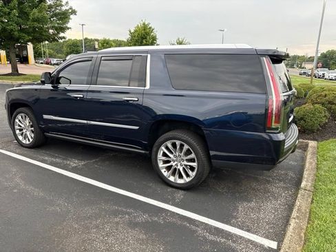 Used 2019 Cadillac Escalade ESV Premium Luxury AWD/4WD image 3