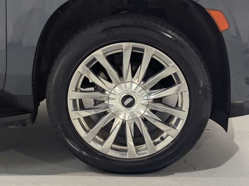 Used 2021 Cadillac Escalade ESV Premium Luxury AWD/4WD image 33