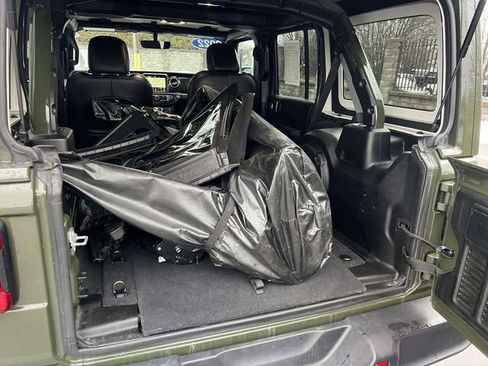 Used 2022 Jeep Wrangler Unlimited Sahara image 12