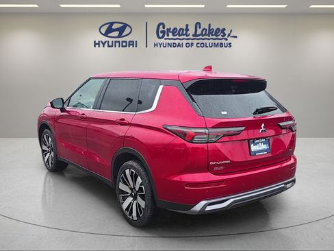 Used 2025 Mitsubishi Outlander SE FWD image 3