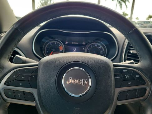 Used 2019 Jeep Cherokee Limited image 23