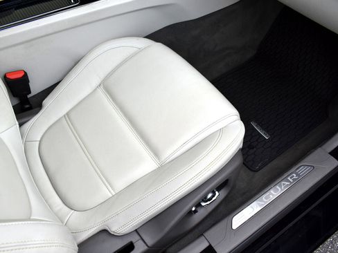 Used 2019 Jaguar XE Prestige image 30