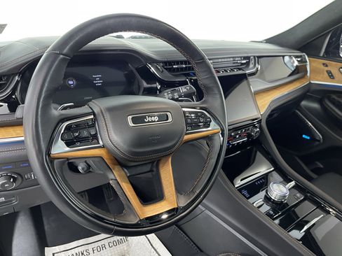 Used 2023 Jeep Grand Cherokee Summit image 12