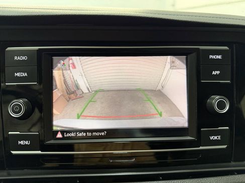 Used 2023 Volkswagen Jetta SE w/ Panoramic Sunroof Package FWD image 21