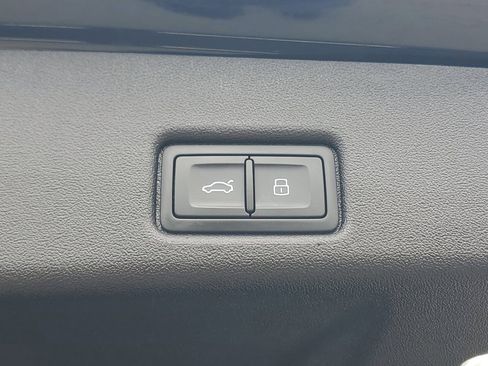 Used 2025 Audi Q5 Premium w/ Convenience Package AWD/4WD image 10