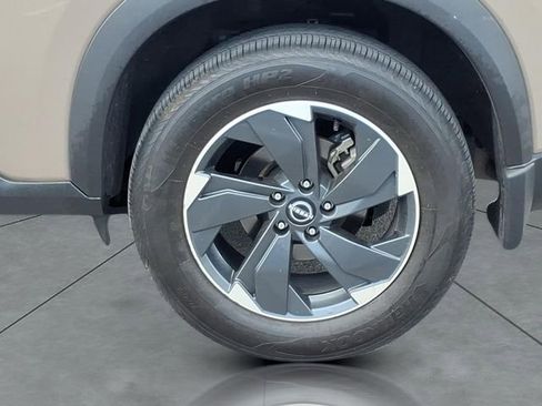 Used 2025 Nissan Rogue SV AWD/4WD image 4