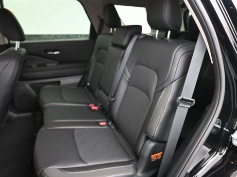 New 2026 Nissan Pathfinder SL image 10