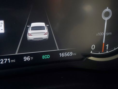 Used 2025 Genesis G70 2.5T image 29