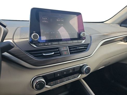 Used 2025 Nissan Altima 2.5 SV FWD image 14