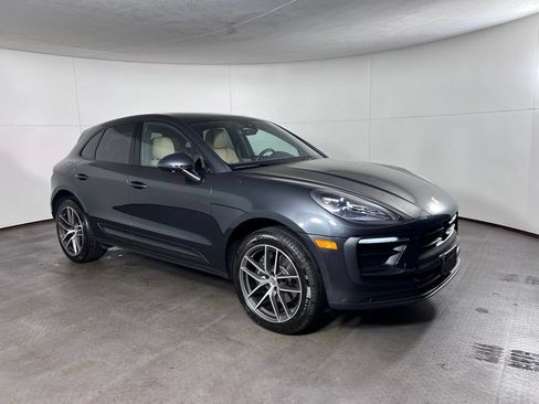 Certified 2026 Porsche Macan AWD/4WD image 9