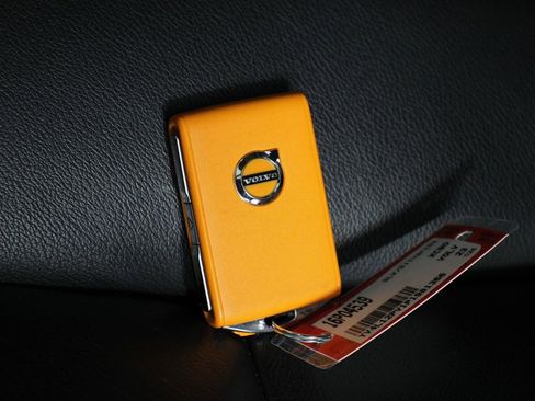 Certified 2023 Volvo XC90 B5 Core w/ Protection Package Premier image 33