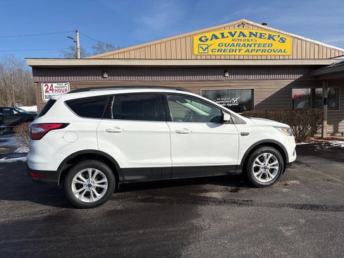 Used 2018 Ford Escape SE image 4
