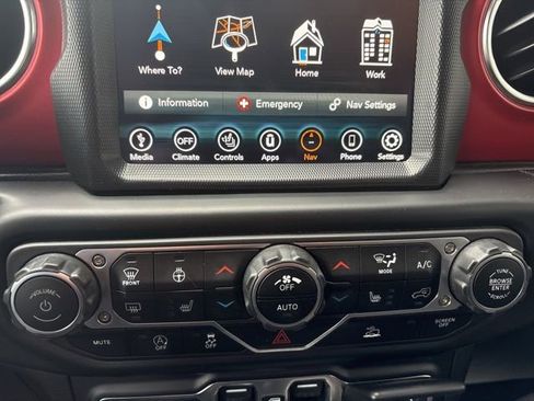 Used 2023 Jeep Wrangler Unlimited Rubicon w/ Cold Weather Group AWD/4WD image 11