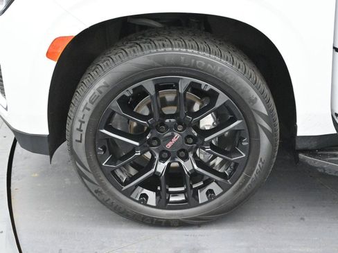 Used 2023 GMC Yukon SLT w/ SLT Premium Package image 33