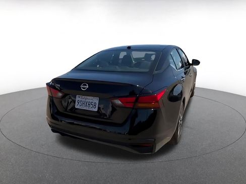 Used 2025 Nissan Altima 2.5 SV FWD image 15