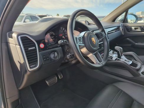 Used 2019 Porsche Cayenne S image 14