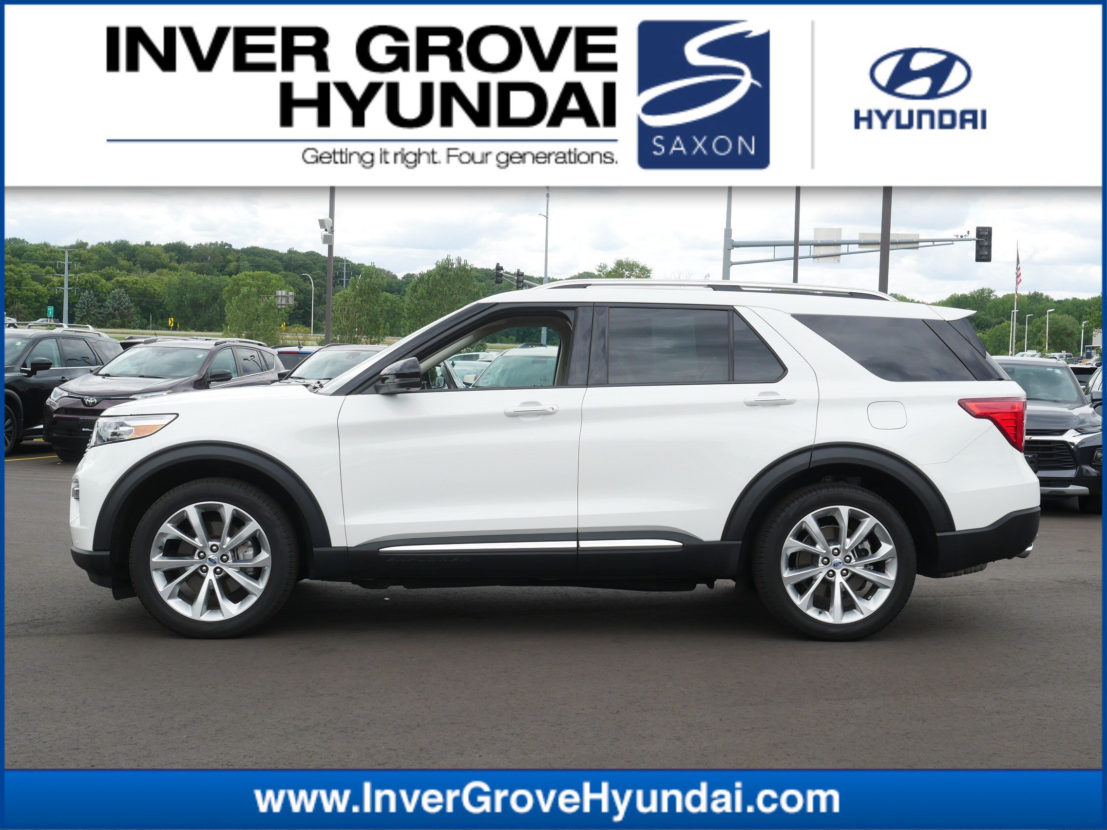 Used 2023 Ford Explorer Platinum w/ Class IV Trailer Tow Package AWD/4WD image 1