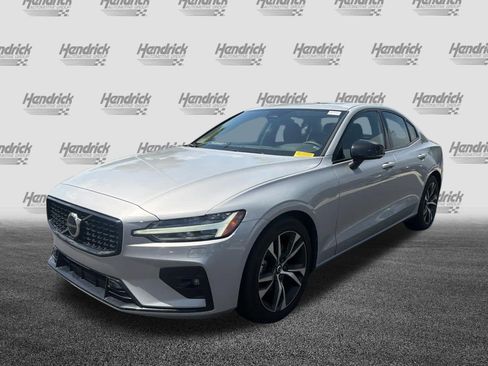 Used 2025 Volvo S60 B5 Core FWD image 8