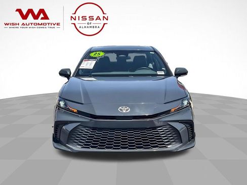Used 2025 Toyota Camry SE FWD image 3
