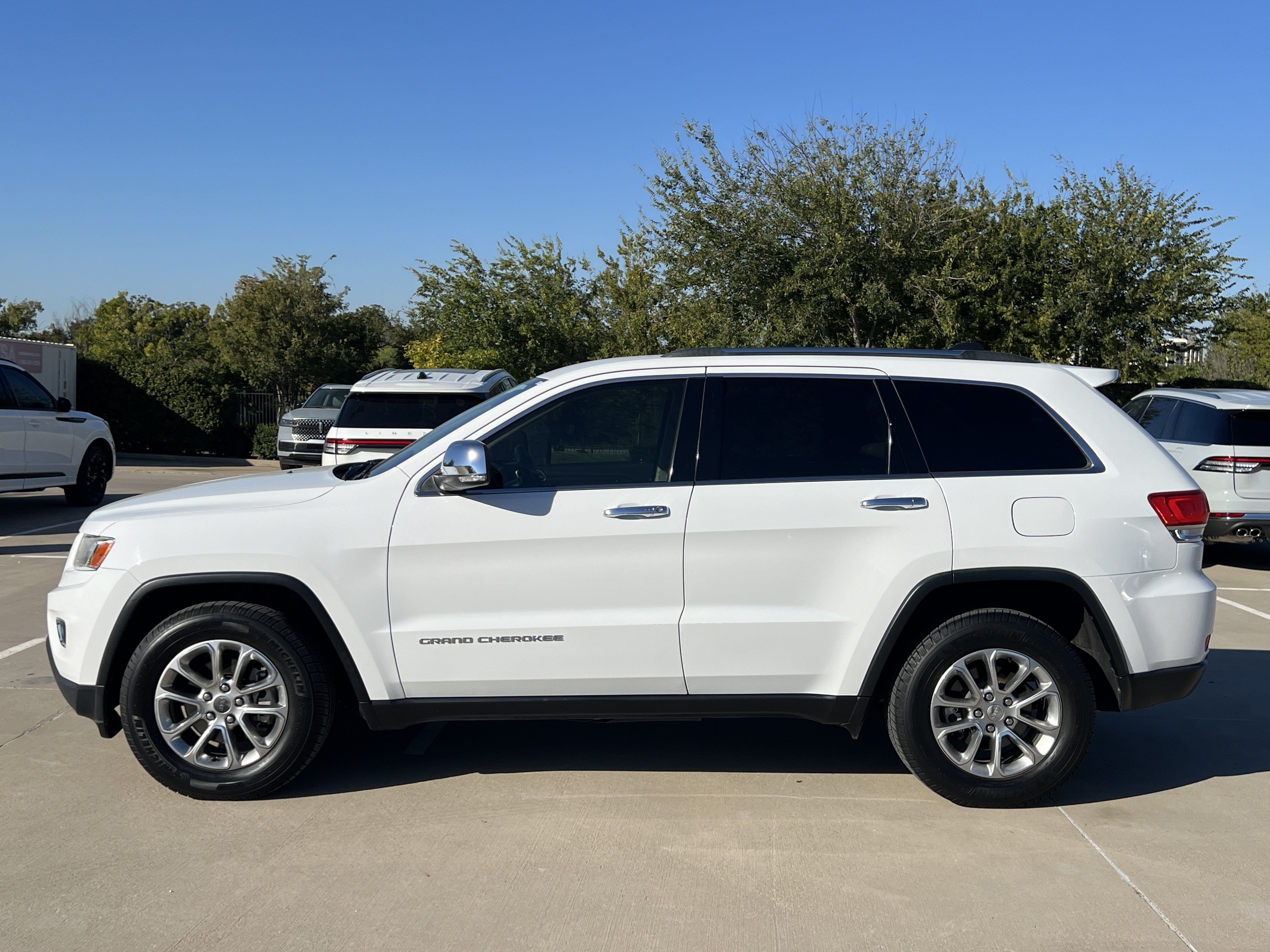 Used 2014 Jeep Grand Cherokee Limited w/ Trailer Tow Group IV RWD image 4