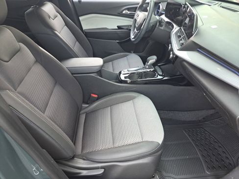 Used 2025 Chevrolet Trax LT w/ Driver Confidence Package FWD image 15