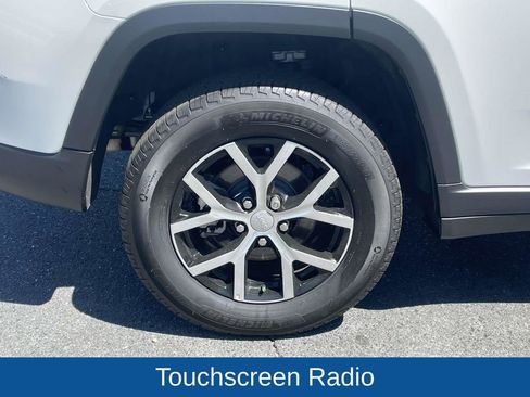 Used 2025 Jeep Grand Cherokee Limited image 14