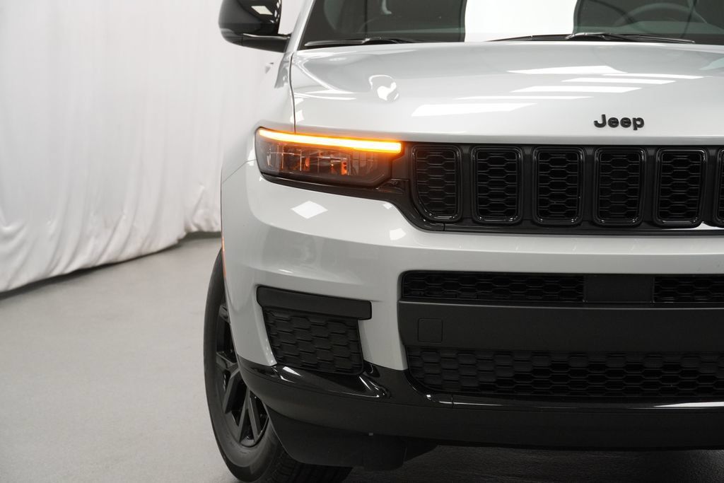 Certified 2024 Jeep Grand Cherokee L Altitude AWD/4WD image 13
