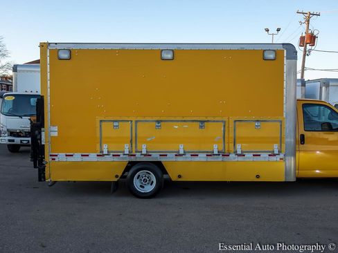 Used 2016 GMC Savana 3500 Extended image 9