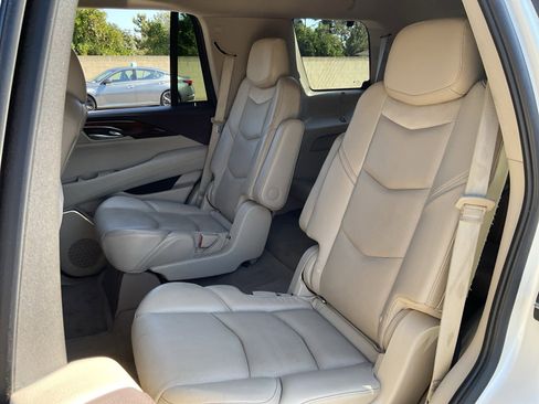 Used 2015 Cadillac Escalade Luxury image 20