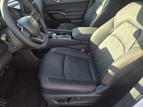 New 2026 Nissan Pathfinder Platinum w/ Cargo Package FWD image 11