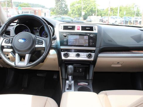 Used 2017 Subaru Outback 2.5i Limited AWD/4WD image 9