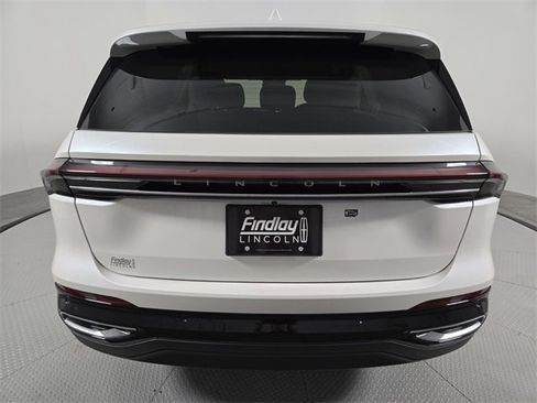 New 2026 Lincoln Nautilus Premier image 5