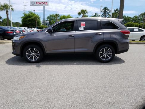 Used 2019 Toyota Highlander XLE FWD image 8