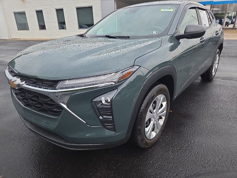 Used 2025 Chevrolet Trax LS FWD image 7