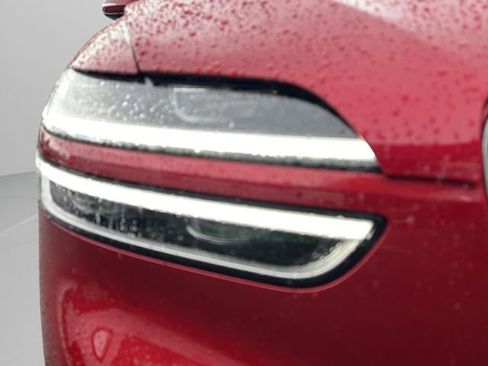 Certified 2025 Genesis GV70 2.5T AWD/4WD image 9