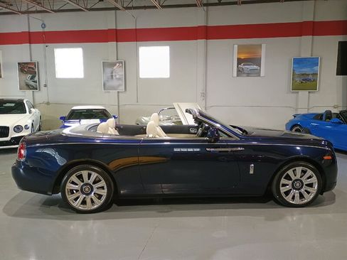 Used 2016 Rolls-Royce Dawn RWD image 2