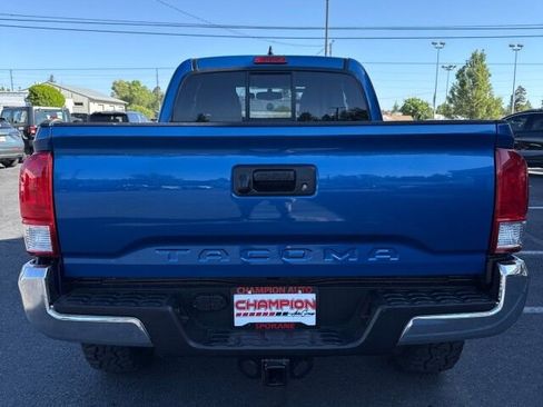 Used 2017 Toyota Tacoma SR5 w/ Tow Package AWD/4WD image 7